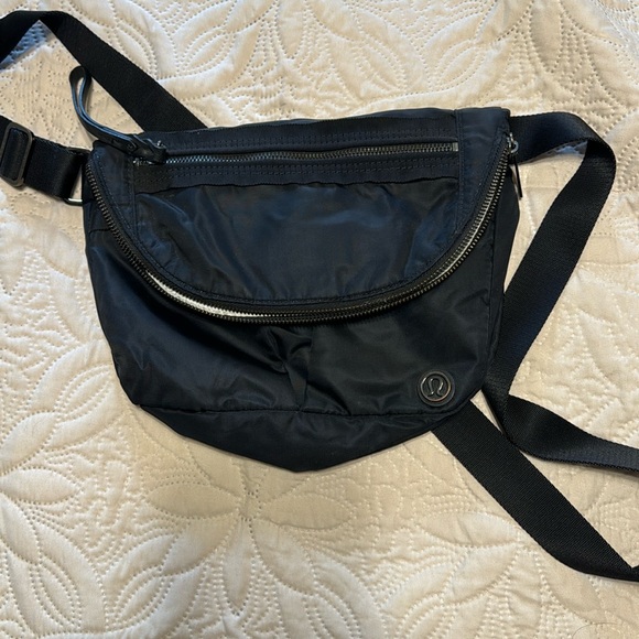 lululemon athletica Handbags - Lululemon Purse